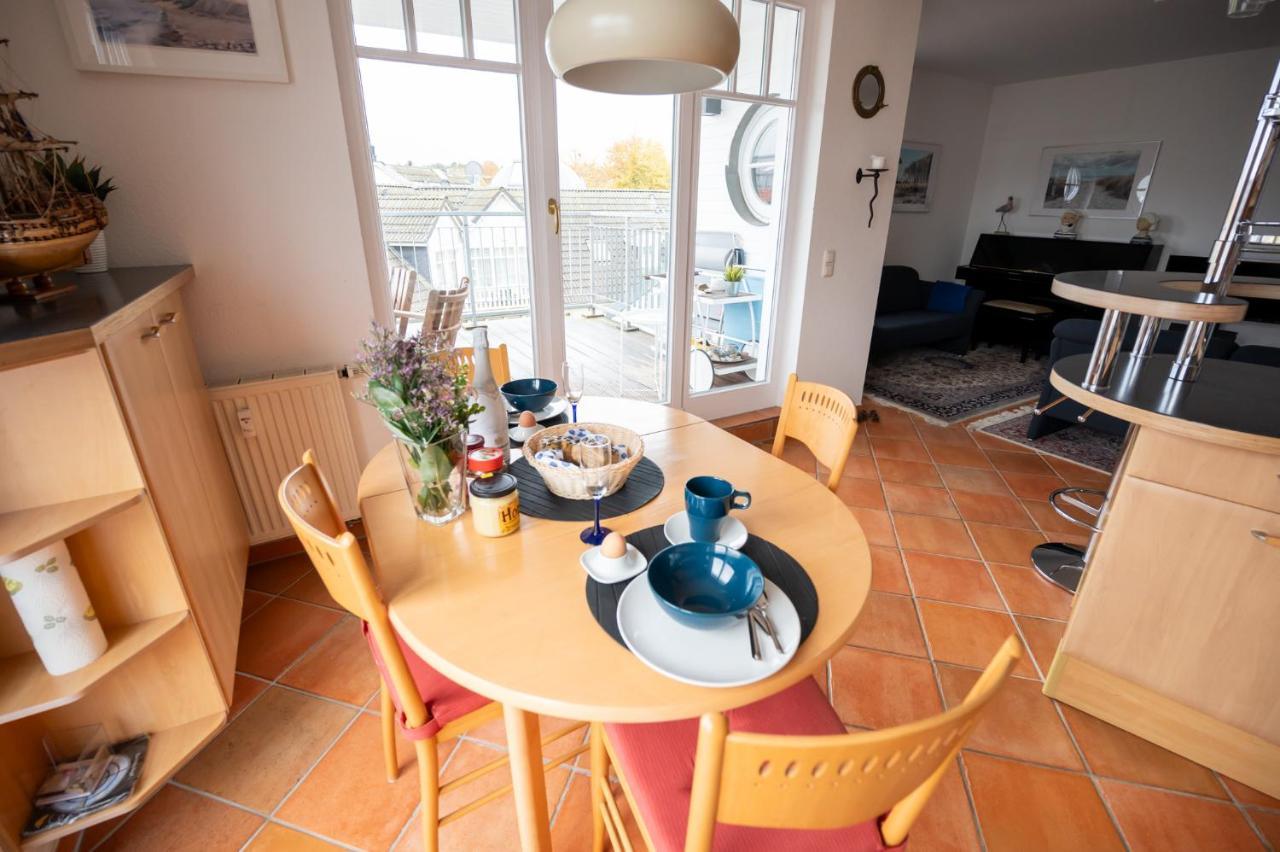 Villa Duene Mit Grosser Sonnenterrasse, Kamin, Wlan Und Tiefgarage Fuer 2-4 Personen Ostseebad Kühlungsborn エクステリア 写真