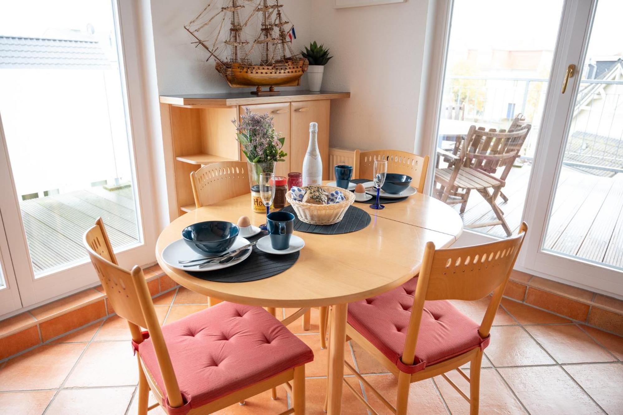 Villa Duene Mit Grosser Sonnenterrasse, Kamin, Wlan Und Tiefgarage Fuer 2-4 Personen Ostseebad Kühlungsborn エクステリア 写真